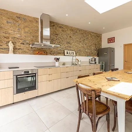 Grande Maison Familiale De Charme, 7 Chambres, Coeur De Laval, Jusqu'a 10 Pers * 라발