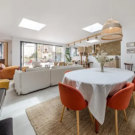 Grande Maison Familiale De Charme, 7 Chambres, Coeur De Laval, Jusqu'a 10 Pers *