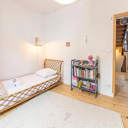 Grande Maison Familiale De Charme, 7 Chambres, Coeur De Laval, Jusqu'a 10 Pers