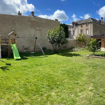 Grande Maison Familiale De Charme, 7 Chambres, Coeur De Laval, Jusqu'a 10 Pers 빌라 *