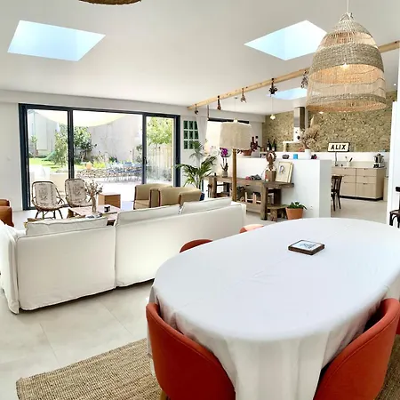 Grande Maison Familiale De Charme, 7 Chambres, Coeur De Laval, Jusqu'a 10 Pers 빌라 *