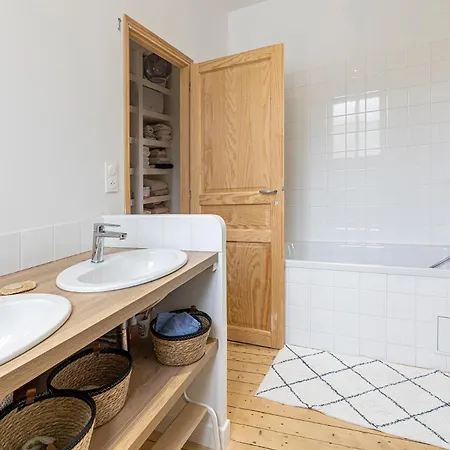 Grande Maison Familiale De Charme, 7 Chambres, Coeur De Laval, Jusqu'a 10 Pers 빌라 *