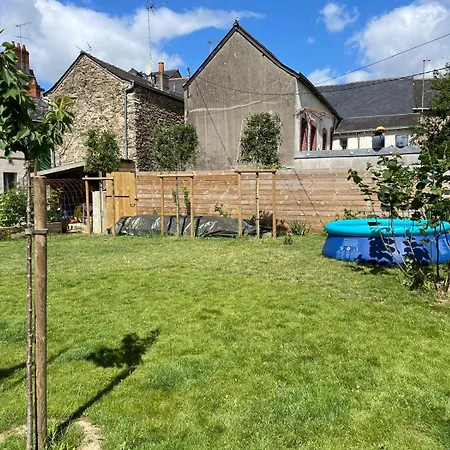 Grande Maison Familiale De Charme, 7 Chambres, Coeur De Laval, Jusqu'a 10 Pers