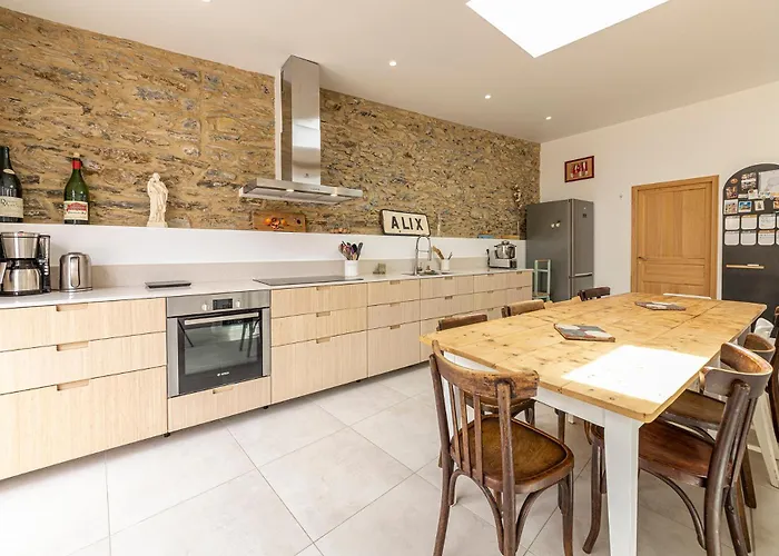 Grande Maison Familiale De Charme, 7 Chambres, Cœur De Laval, Jusqu'à 10 Pers * Laval (Mayenne)