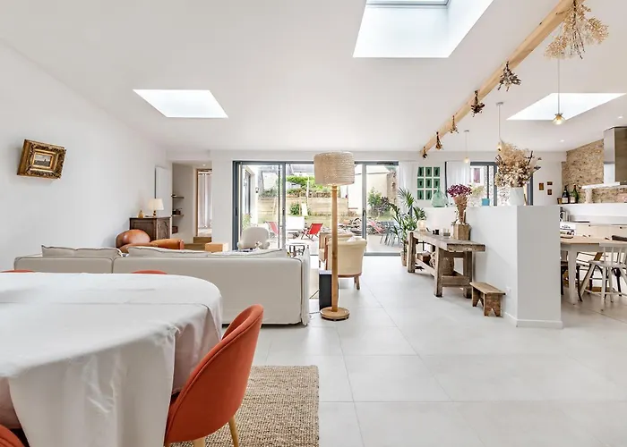 Grande Maison Familiale De Charme, 7 Chambres, Cœur De Laval, Jusqu'à 10 Pers *