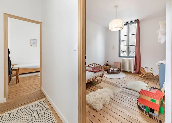 Grande Maison Familiale De Charme, 7 Chambres, Cœur De Laval, Jusqu'à 10 Pers * Laval (Mayenne)