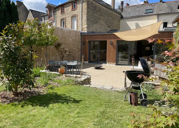 Villa Grande Maison Familiale De Charme, 7 Chambres, Cœur De Laval, Jusqu'à 10 Pers *