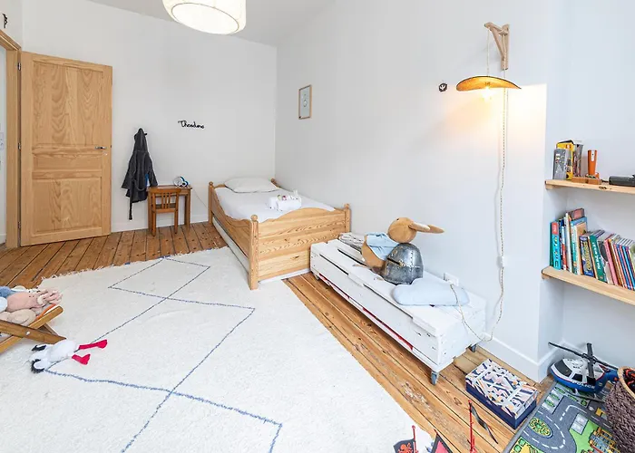 Villa Grande Maison Familiale De Charme, 7 Chambres, Cœur De Laval, Jusqu'à 10 Pers