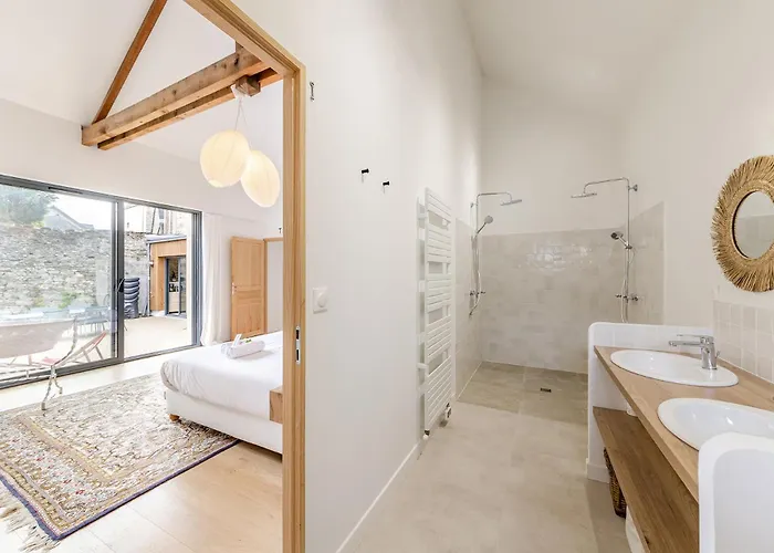 Grande Maison Familiale De Charme, 7 Chambres, Cœur De Laval, Jusqu'à 10 Pers