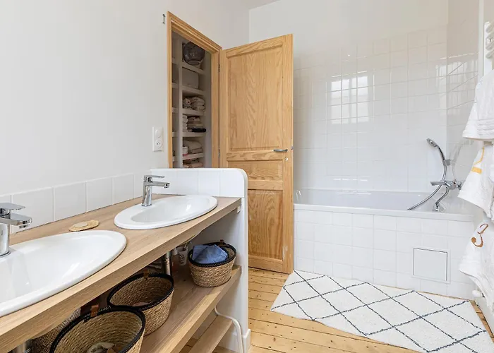 Grande Maison Familiale De Charme, 7 Chambres, Cœur De Laval, Jusqu'à 10 Pers Villa *