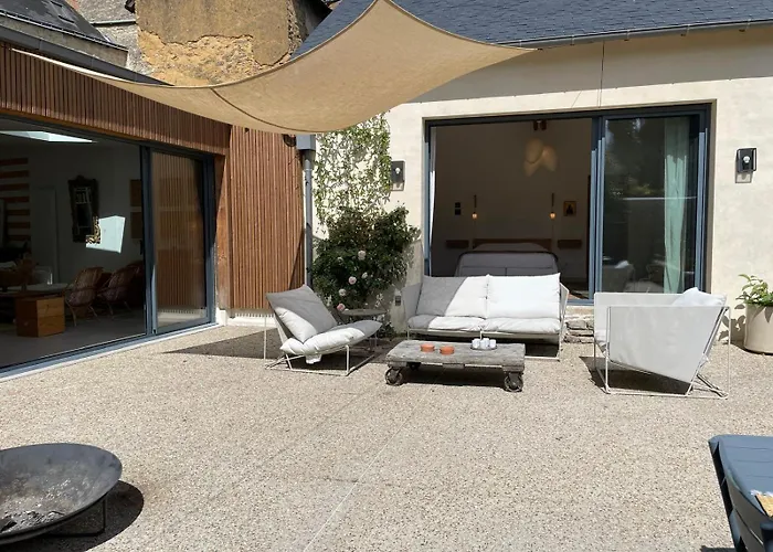 Villa Grande Maison Familiale De Charme, 7 Chambres, Cœur De Laval, Jusqu'à 10 Pers *