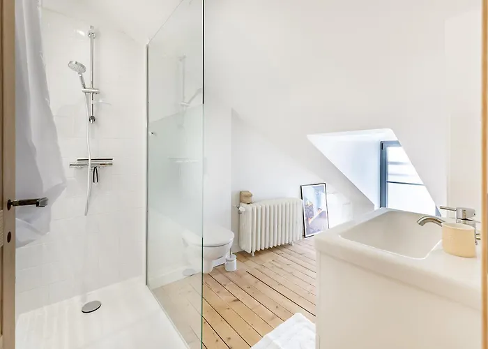 Grande Maison Familiale De Charme, 7 Chambres, Cœur De Laval, Jusqu'à 10 Pers * Laval (Mayenne)