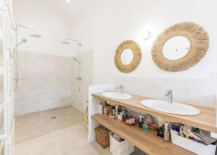 Grande Maison Familiale De Charme, 7 Chambres, Cœur De Laval, Jusqu'à 10 Pers *