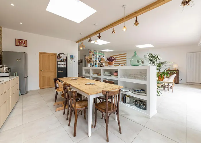 Grande Maison Familiale De Charme, 7 Chambres, Cœur De Laval, Jusqu'à 10 Pers * Laval (Mayenne)