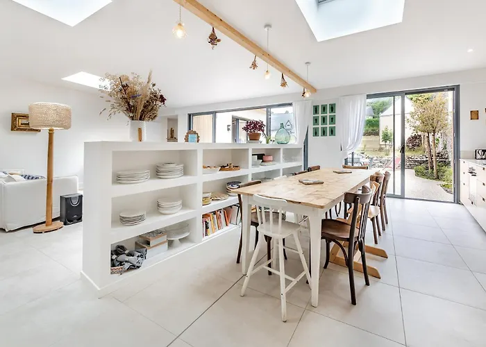 Villa Grande Maison Familiale De Charme, 7 Chambres, Cœur De Laval, Jusqu'à 10 Pers