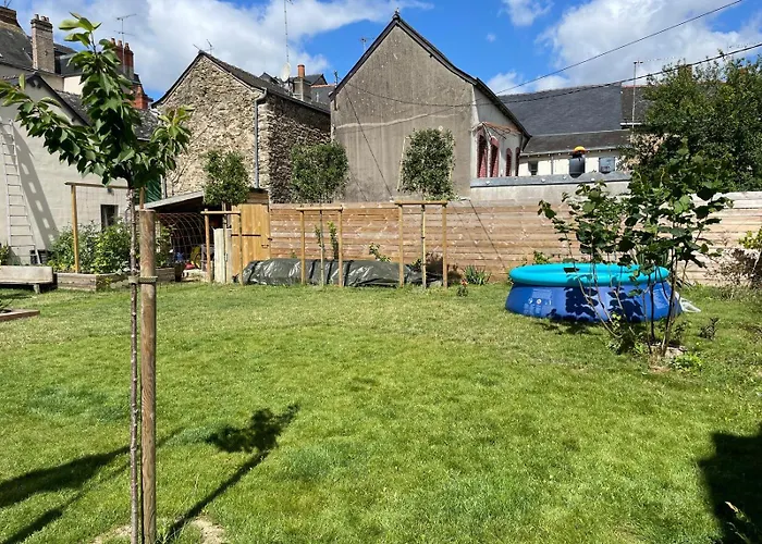 Grande Maison Familiale De Charme, 7 Chambres, Cœur De Laval, Jusqu'à 10 Pers