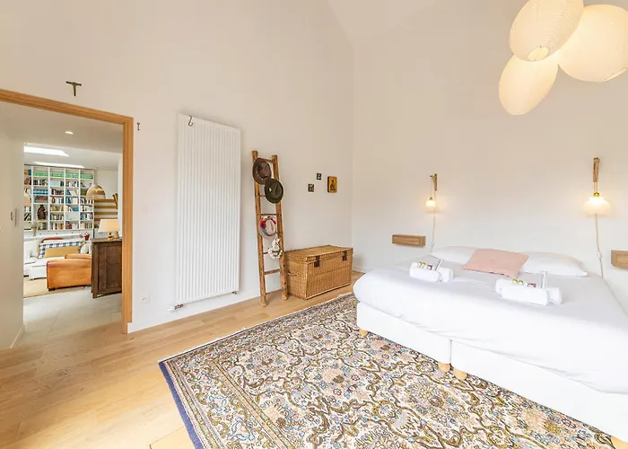 Grande Maison Familiale De Charme, 7 Chambres, Cœur De Laval, Jusqu'à 10 Pers *