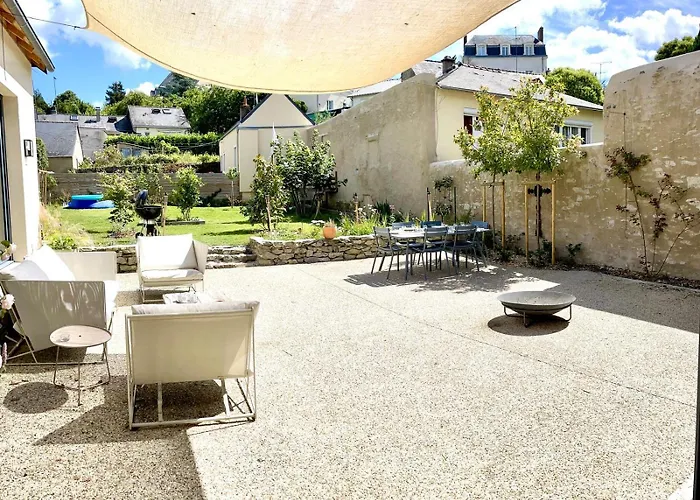 Villa Grande Maison Familiale De Charme, 7 Chambres, Cœur De Laval, Jusqu'à 10 Pers *